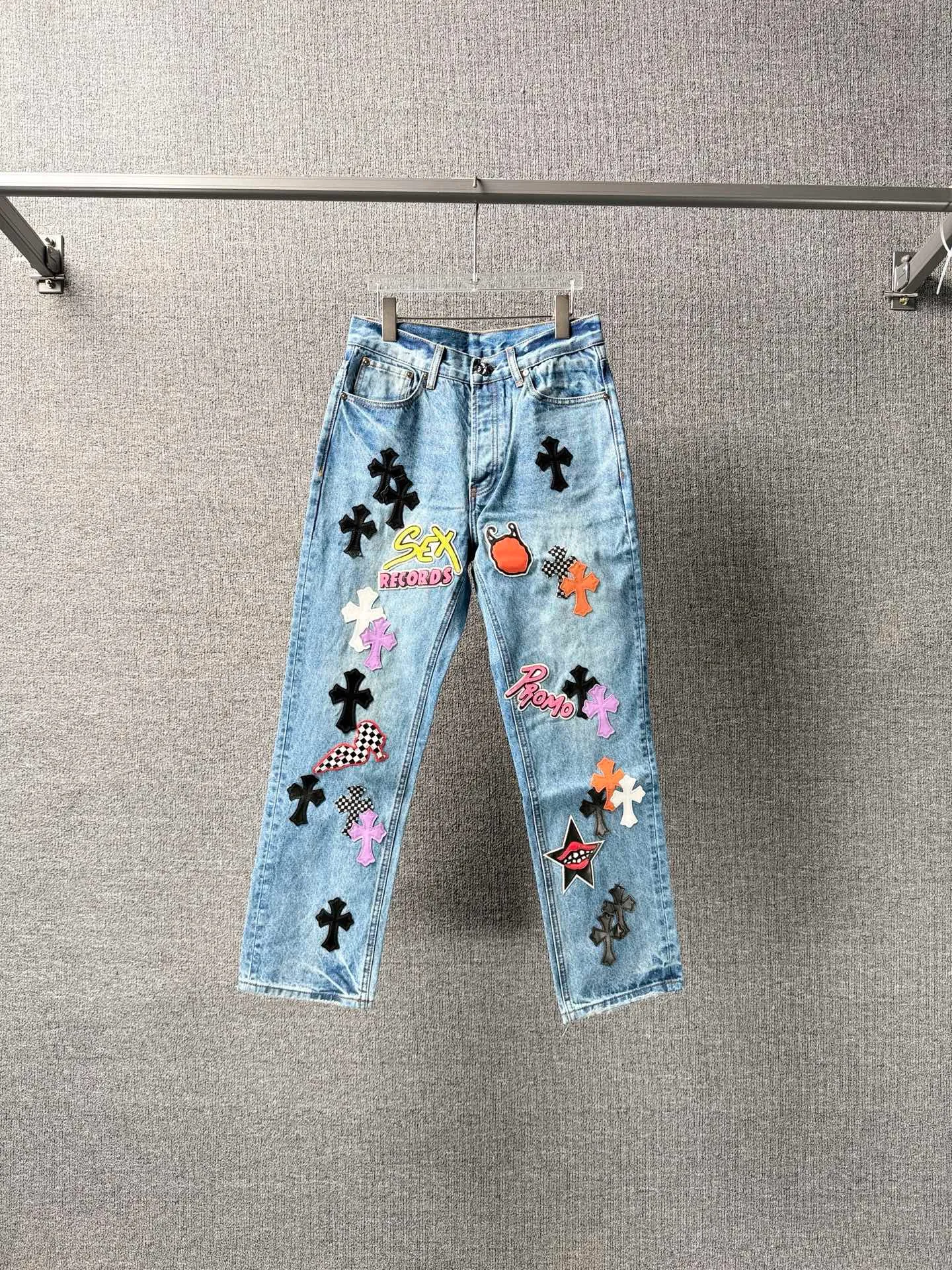 P326 💰 (Heavy Industry Top Version) Chrome Hearts Sex Octopus 🐙Multiple logo elements spliced ​​washed jeans to truly restore the ultimate texture of Vintage. Three-dimensional version. Loose and comfortable, not picky about the figure. Makes taller and slimmer. Factory Seiko. Original factory quality control. Same style for men and women. Can be matched with couples. Versatile recommendation. Must-have jeans for all seasons. Fashionistas have been disappointed. From the quality selection of fabrics, the tailoring of details, and the matching of patterns, they are all impeccable! The upper body is so handsome when worn...it can be easily worn by men, women and children! The craftsmanship is made of heavy-duty washed pure cotton denim fabric. After washing, it is soft and thick and looks very stylish when worn. Color: blue Size: 28-30-32-34-36 (corresponding to S-M-L-XL-XXL)